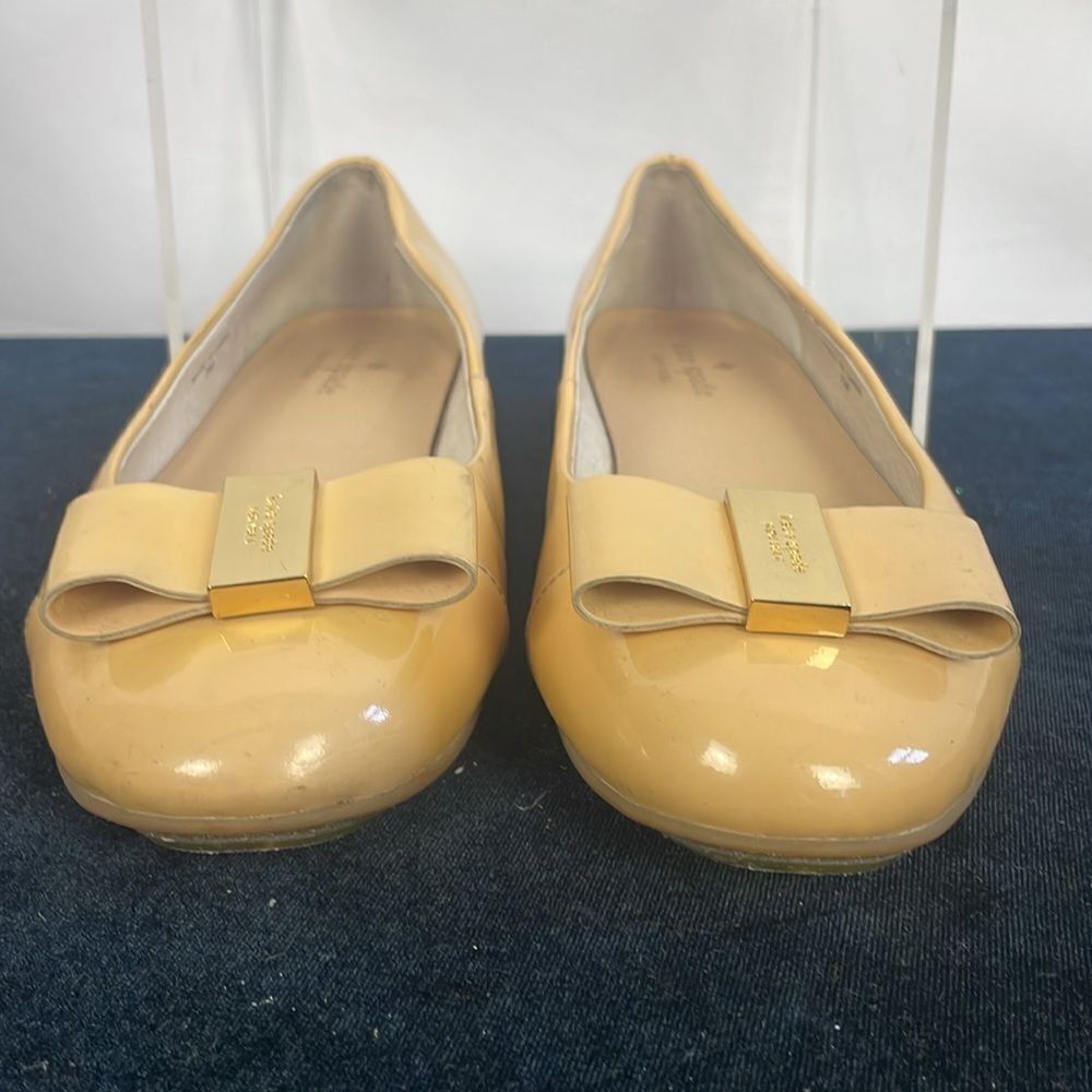 Kate Spade Tan Patent Flats w Bow Shoes - Picture 3 of 7